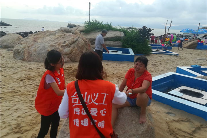廣東省各地紛紛組織“不留白色污染”環(huán)?；顒?dòng)慶“七一”